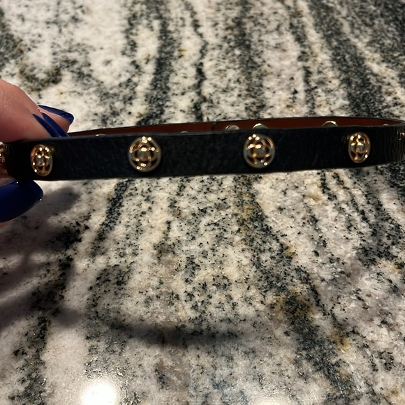 Elegant Black and Gold Bracelet - Picture 2 of 2